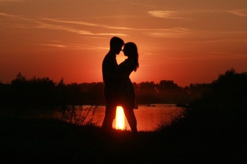 couple-915984_1920